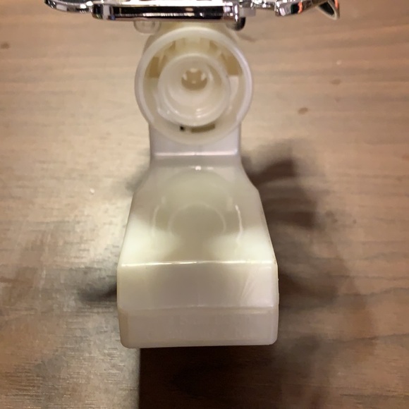 Bath and Body Works Skating Penguin Wallflower - Picture 3 of 5